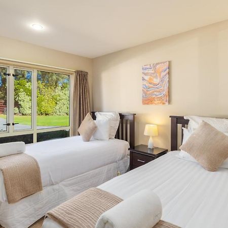 The Meadows Villa Christchurch Bagian luar foto