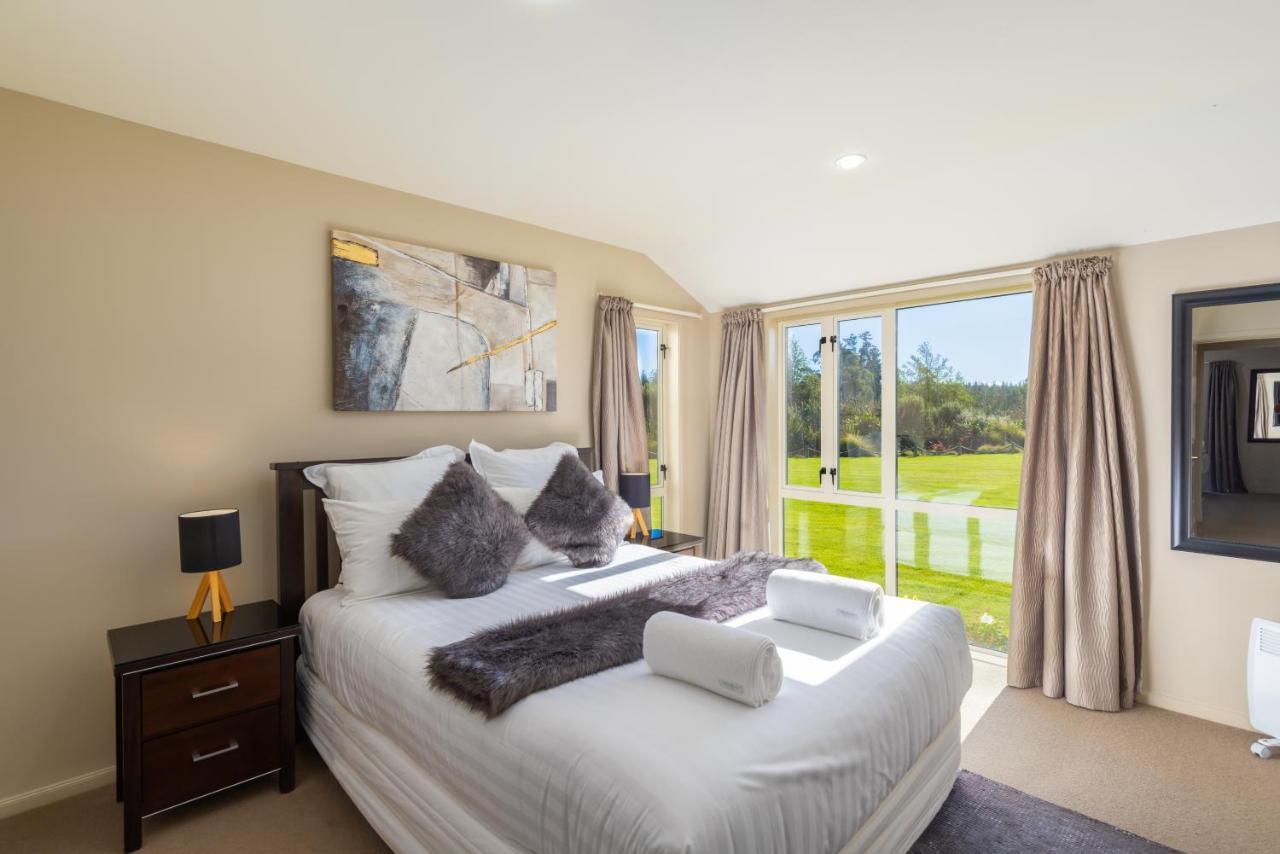 The Meadows Villa Christchurch Bagian luar foto