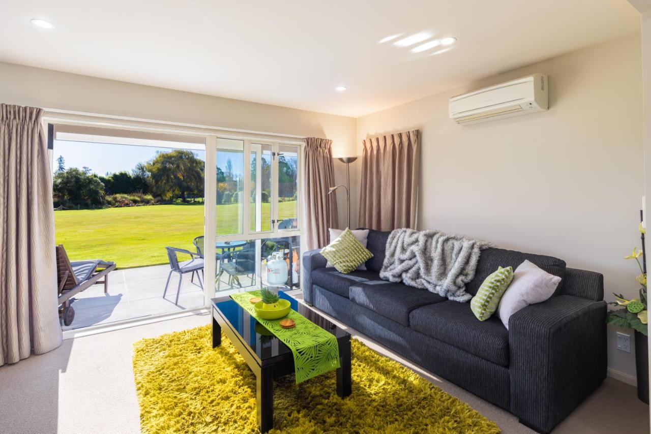 The Meadows Villa Christchurch Bagian luar foto
