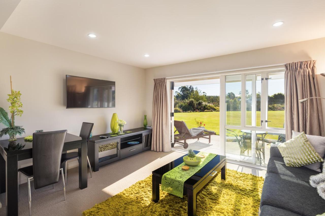 The Meadows Villa Christchurch Bagian luar foto