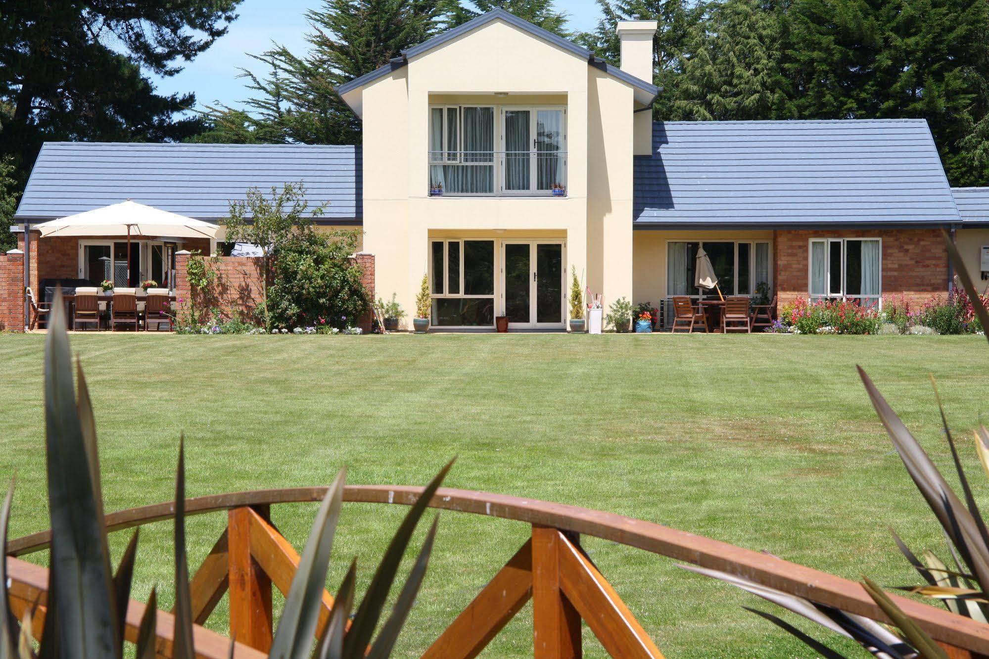 The Meadows Villa Christchurch Bagian luar foto