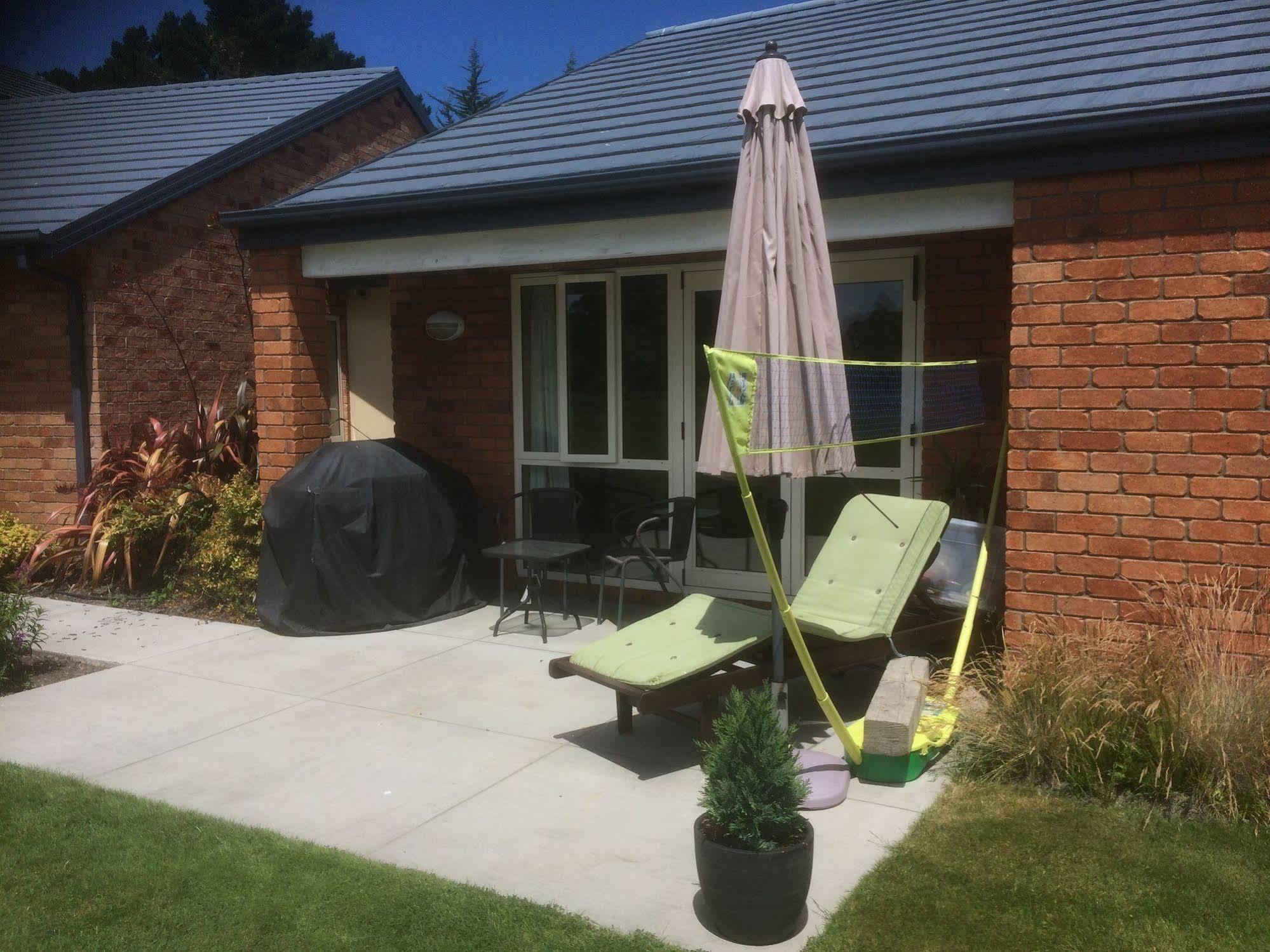 The Meadows Villa Christchurch Bagian luar foto