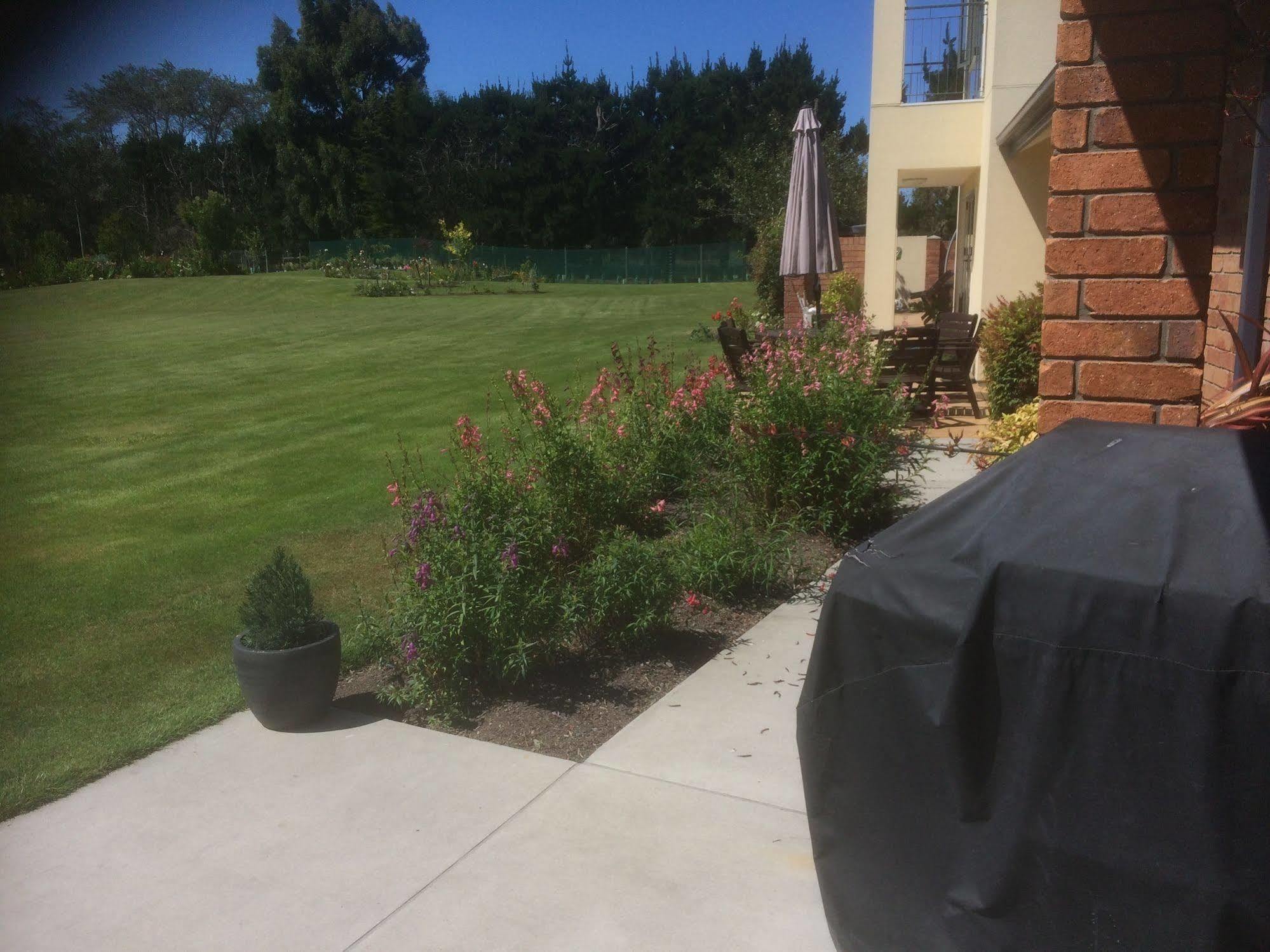 The Meadows Villa Christchurch Bagian luar foto