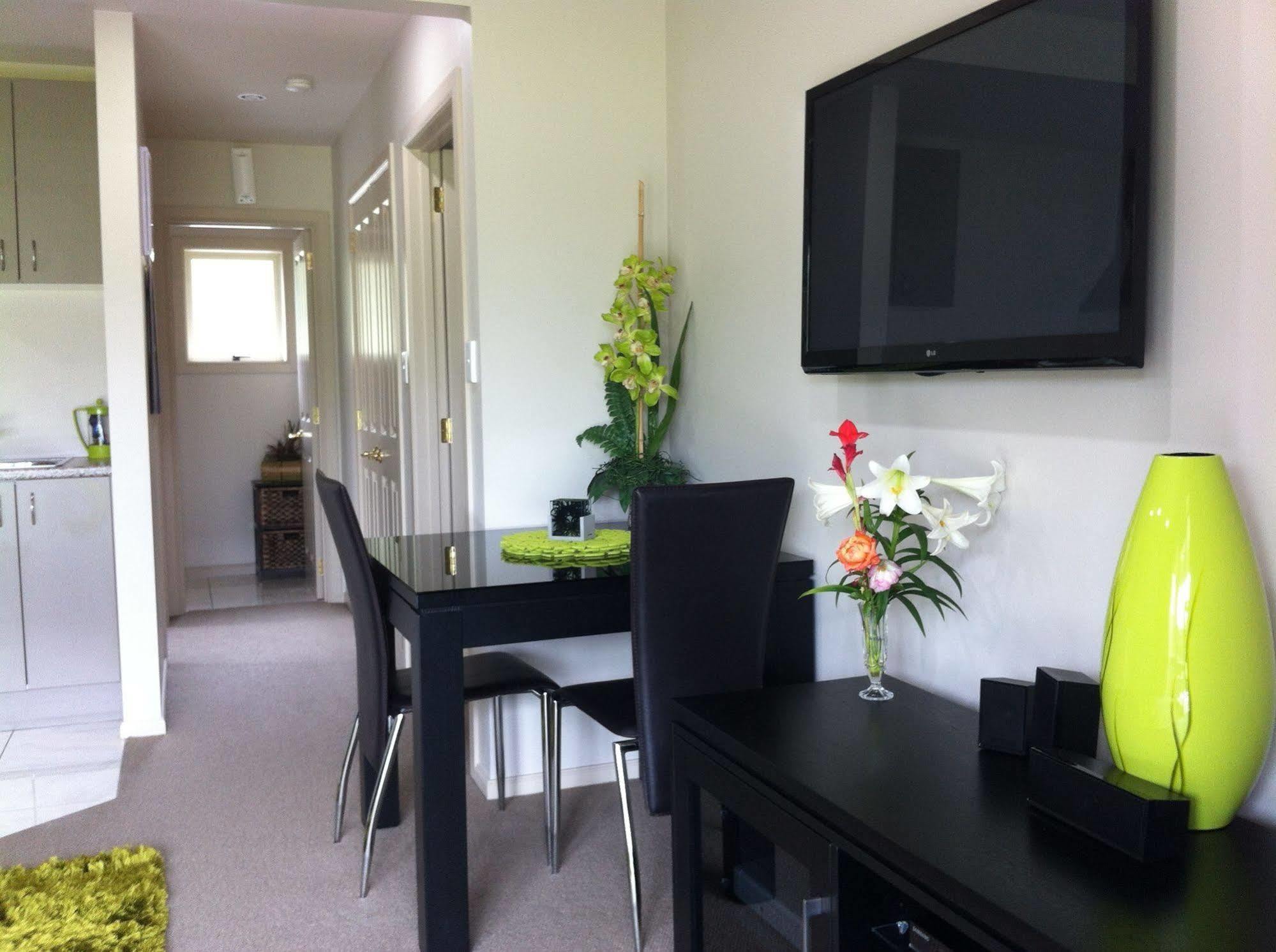 The Meadows Villa Christchurch Bagian luar foto